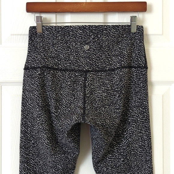 Lululemon Wunder Under Luon Ripple Jacquard Capri Length Leggings Black White 8 - Picture 5 of 13